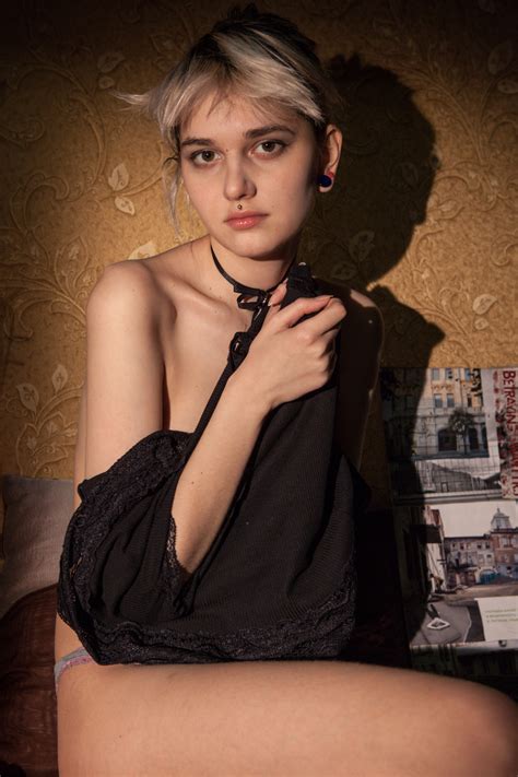 Adorable Russian Spinner Wivian Showcases Her Puffy Pussy In The Nude CoedCherry