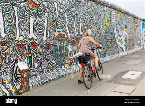 Berlin wall graffiti east side hi-res stock photography and images - Alamy