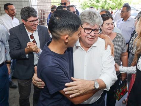 João Azevêdo e ministro Silvio Costa assinam ordem de serviço para