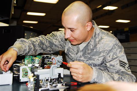 Avionics experts keep F-16s in the skies > Luke Air Force Base ...