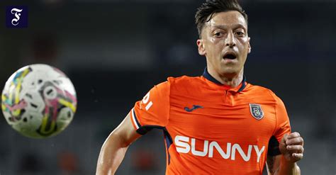 Mesut Özil Debütiert Für Erdogan Klub Basaksehir Istanbul