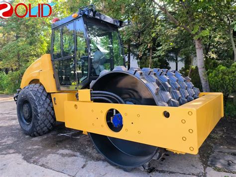 Shantui 12 Ton Compactor For Compacting Surfaces During Road