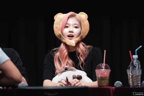 191001 TWICE Sana at Fansign Event | kpopping