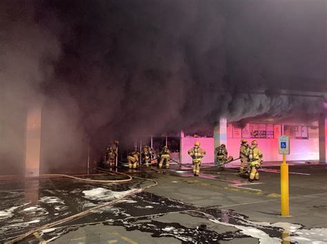 Phoenix Firefighters Battle Blaze At Strip Mall Kjzz