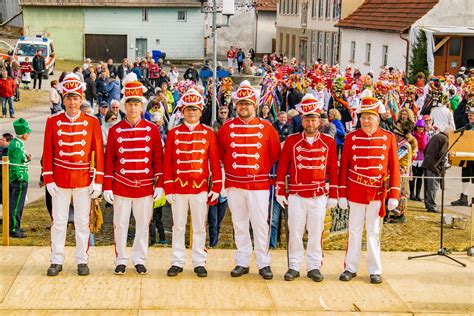 Rote Blaue Und Schwarze Husaren Das Ehrsame Narrengericht Zu