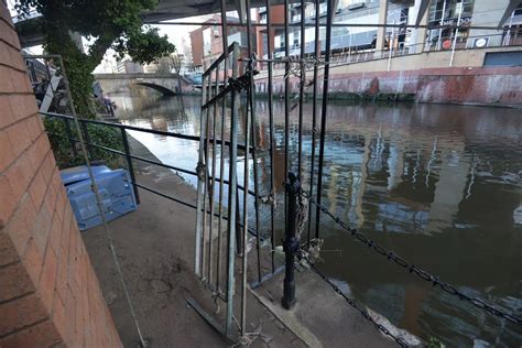 River Irwell flooding mess - Manchester Evening News