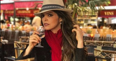Ana Bárbara deleita a sus seguidores y presume su figura en microscópico bikini