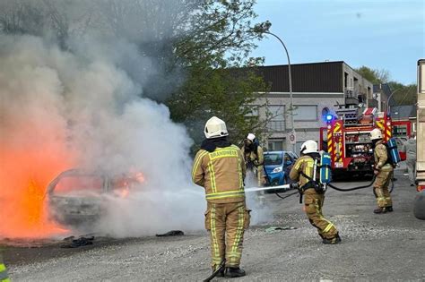 Auto Brandt Volledig Uit Politie Start Onderzoek Willebroek Gazet