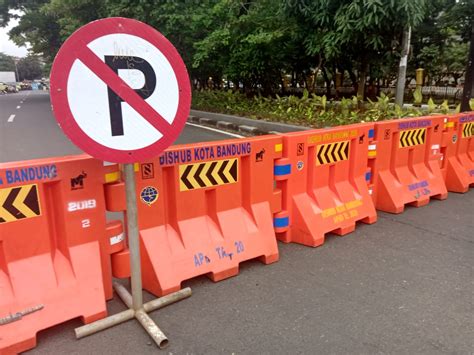 Perketat Physical Distancing Ruas Jalan Utama Di Kota Bandung Ditutup