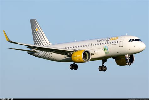 EC NAE Airbus A320 271N Vueling Kris Van Craenenbroeck JetPhotos