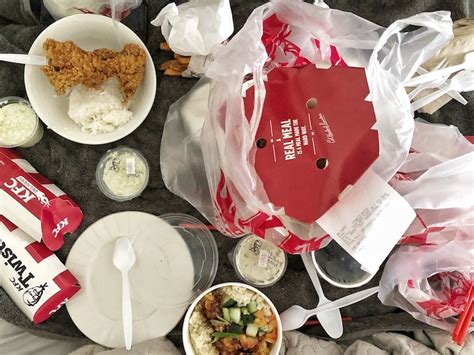 KFC Delivery 24 – Zaneta Baran