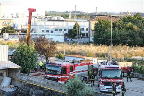 Trivella Prende Fuoco Mentre Sta Scavando Paura Per Il Gas Presidio