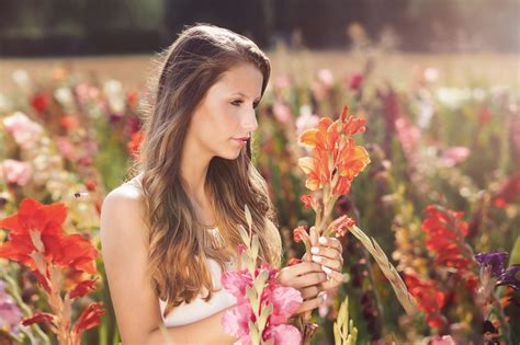 Wallpaper Women Outdoors Model Flowers Brunette Red Field