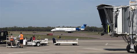 Sioux Gateway Airport To Get 15 Million In Federal Funds