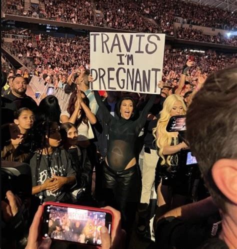 Кортни Кардашьян раскрыла пол будущего ребенка