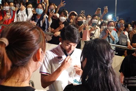 Khán giả Việt Nam tổ chức sinh nhật cho hot boy tuyển bơi Thái Lan