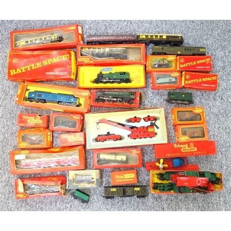 Lot Art 4 Tri Ang And Later Ooho Gauge Engines 5 Carriages Comman