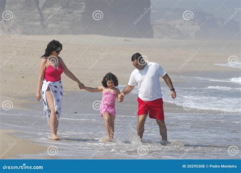 Beau Famille Sur La Plage Photo Stock Image Du M Re