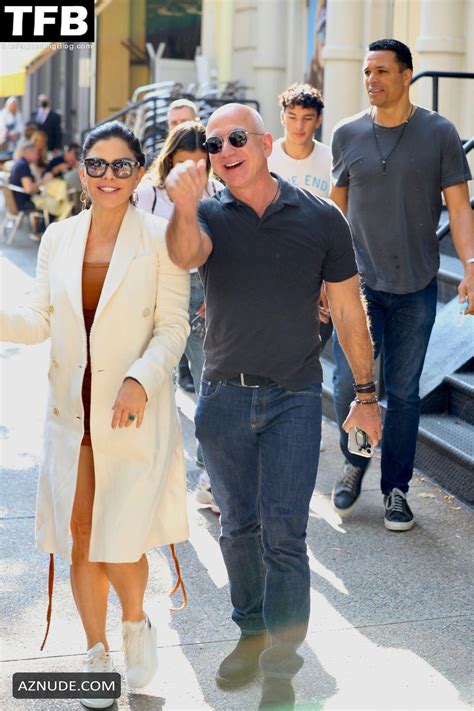 Lauren Sanchez Sexy Seen Flaunting Her Hot Body While Shopping At Brunello Cucinelli In Soho