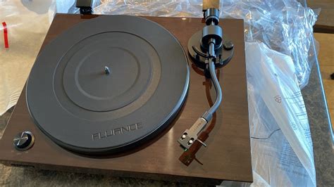 Fluance RT81 Turntable - Performance On A Budget? | AV Gadgets