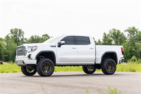 View build 6 Inch Lifted 2022 GMC Sierra 1500 Denali | Rough Country