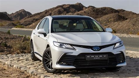 Prices And Specifications For Toyota Camry L Hybrid Limited In