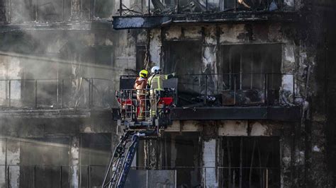 La Joven Pareja Que Ha Perdido Su Primera Casa En El Incendio De