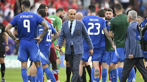 Media Media Italia Ngamuk Kecam Gli Azzurri Yang Angkat Koper Dari Euro