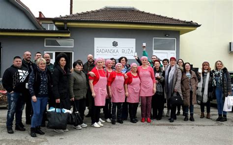 Oni Prave Ajvar Iju Rance I Gaje Organsko Povr E Ovo Su Socijalna