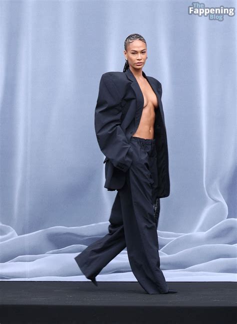 Joan Smalls Flashes Her Nude Tits At The Balenciaga Show In Paris 29