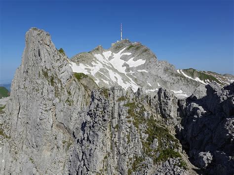 Blick über Klippen zurück zum Säntis Fotos hikr org