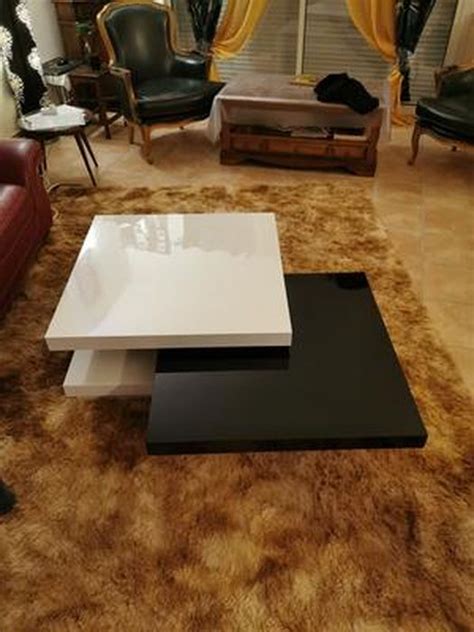 TOKYO Table basse carrée pivotante style contemporain laquée noir et