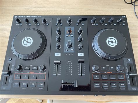 Traktor Kontrol S2 Native Instruments Traktor Kontrol S2 Audiofanzine