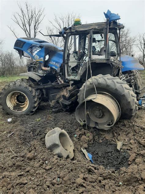 У полі біля Снігурівки підірвався трактор, в якому був аграрій ...