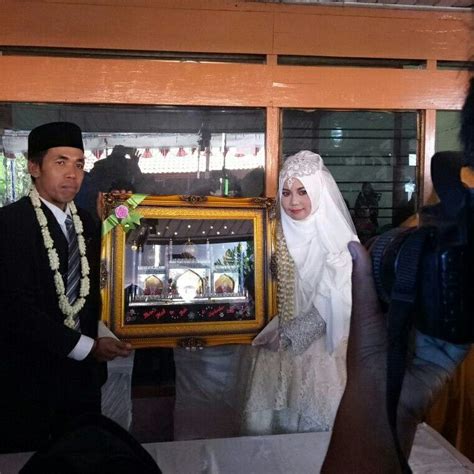 VENZA Mendesainkan Secara Eksklusif Kebaya Wisuda Kebaya Pesta