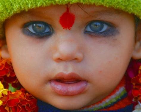 Niño negro con ojos azules - Imagui