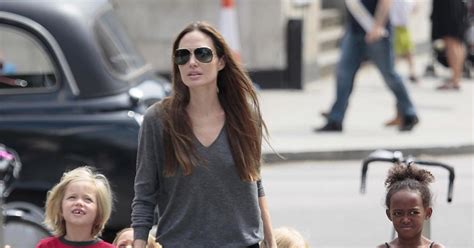 Angelina Jolie Sa Fille Vivienne Gagne 3 000 Dollars Par Semaine