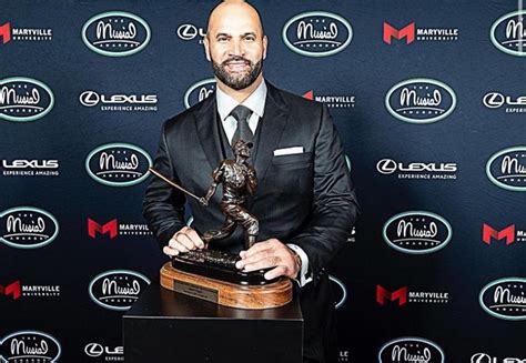 El beisbolista dominicano Albert Pujols recibió el Premio Stan Musial a