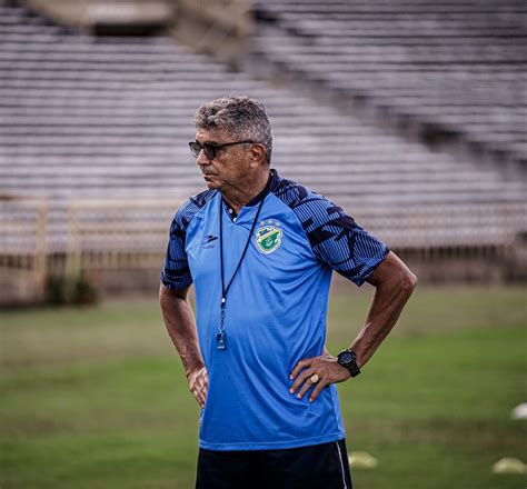 o Altos técnico Flávio Araújo busca seu 6ª título de campeão