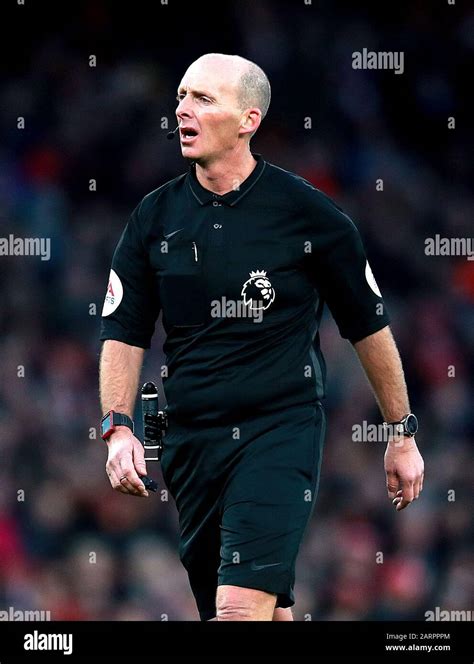 Match referee Mike Dean Stock Photo - Alamy