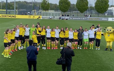 Historischer Tag Bvb Frauen Feiern Ersten Aufstieg Fussballdaten