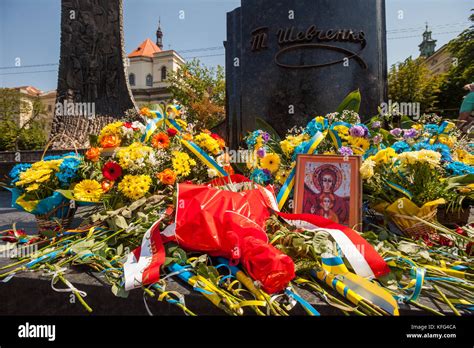 Shevchenko Denkmal Stadt Lemberg Fotos Und Bildmaterial In Hoher