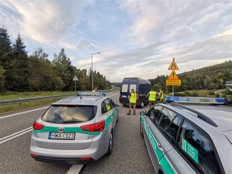 Po pościgu funkcjonariusze Straży Granicznej zatrzymali busa wiozącego