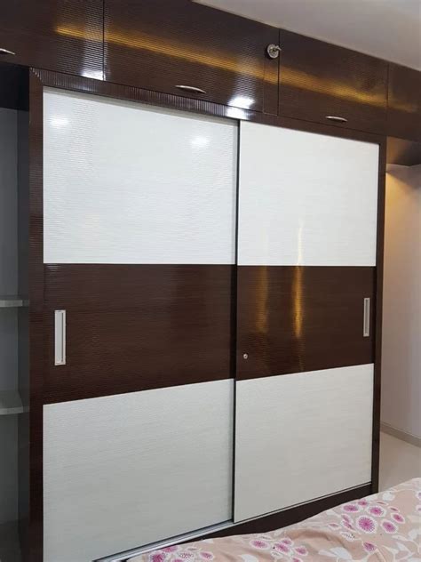 Doors Wall Fixed Laminated Wooden Wardrobe At Rs Square Feet In