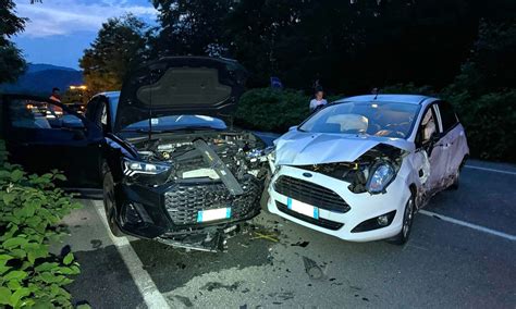 Schianto Fra Quattro Auto Tre Persone Ferite