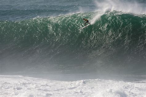 The Eddie Aikau Did Go Hawaii Big Wave Surf Contest Held At Waimea Bay Hawaii Aloha Travel