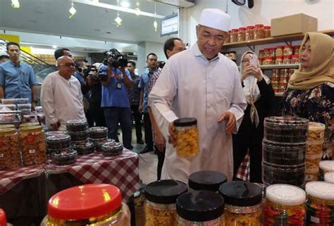 Ahmad Zahid Saran Umat Islam Berhati Hati Dengan Varian Baharu COVID 19