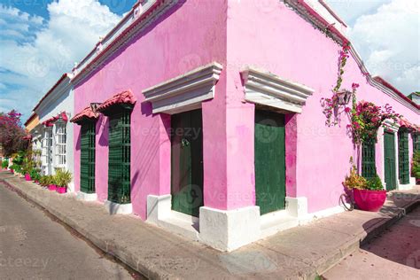 Colombia Pintorescas Calles Coloridas De Cartagena En El Distrito