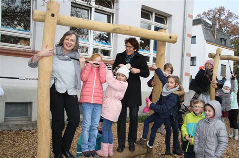 Neue Spielgeräte für den Schulhof Landesmittel wurden gut angelegt Brühl