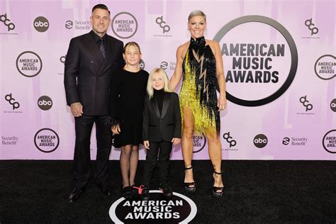 Pink and Her Family at the 2022 American Music Awards | POPSUGAR Celebrity